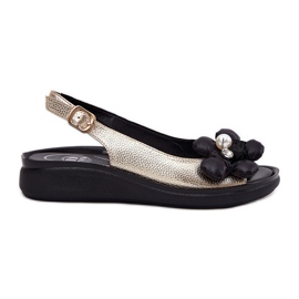 Jezzi Women's sandals with a decorative golden flower