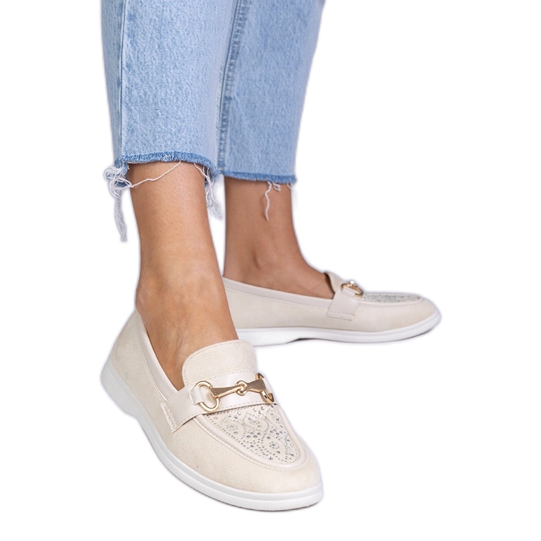 Beige moccasins from Ekozamsz with zircons