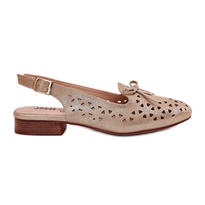 Jezzi Openwork ballerinas with an open gold heel golden