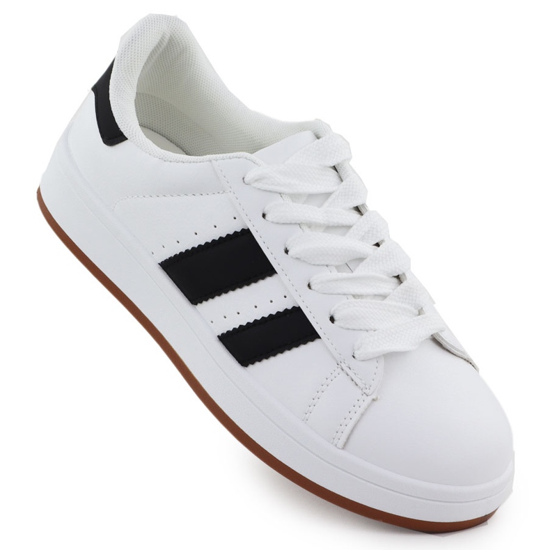 Women's sports shoes white news 8233