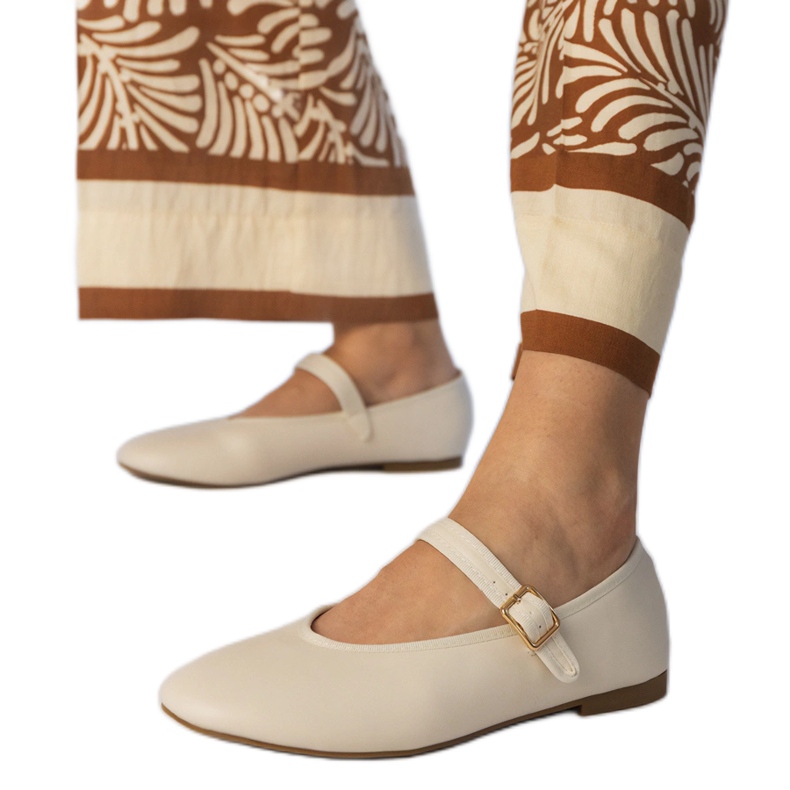Beige women's ballerinas with a buckle