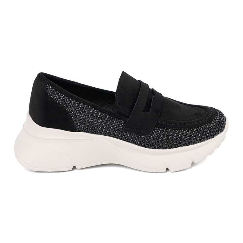 Seastar Black shoes on a thick sole