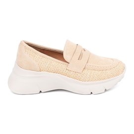 Seastar Light beige shoes on a thick sole