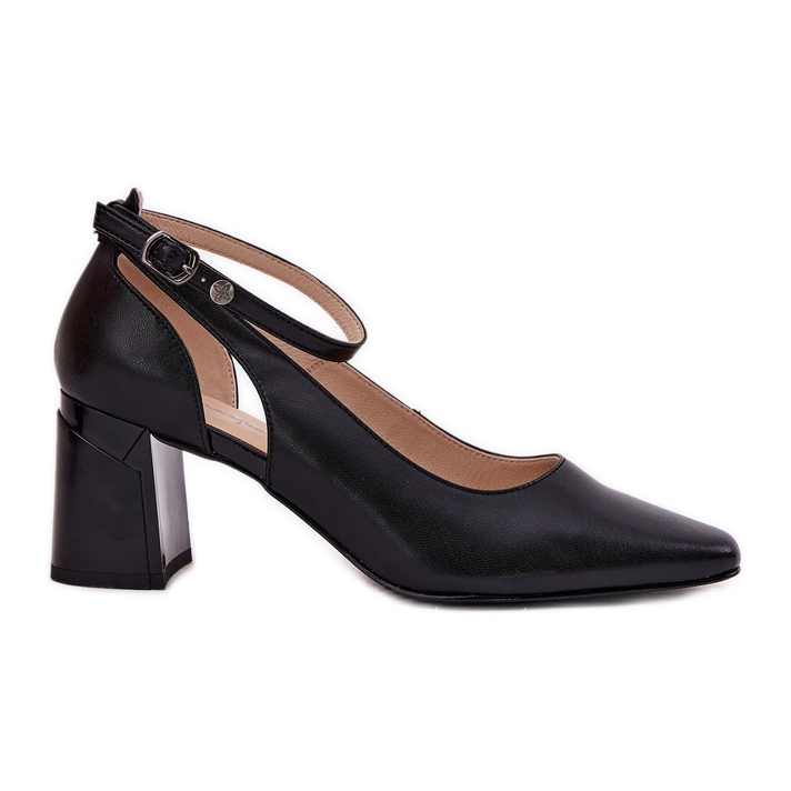 Leather pumps on the post Maciejka K6816-01 Black