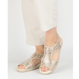 Vriston Women's shoes Flexible sandals Comfoot Emma Beige shiny without