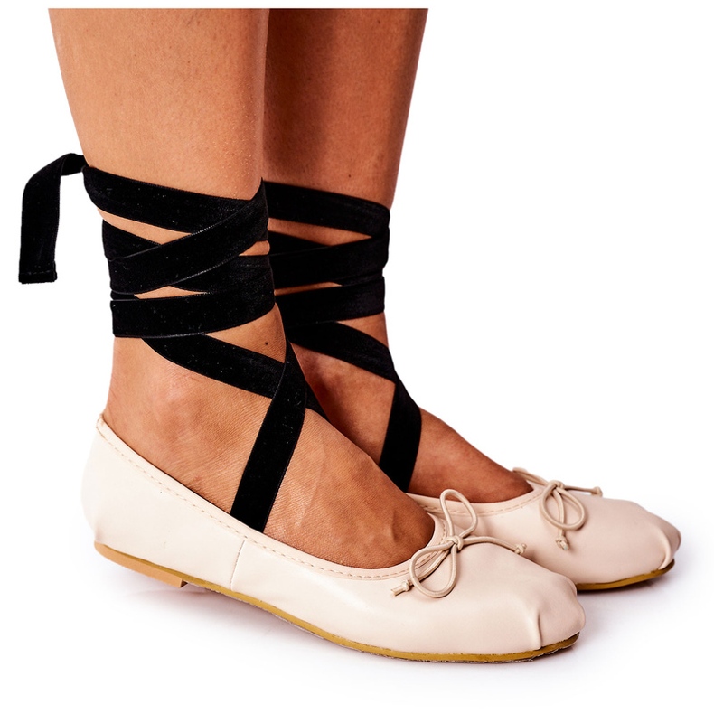 Tied women's ballerinas with a nude bow beige Tied women's ballerinas with a nude bow beige