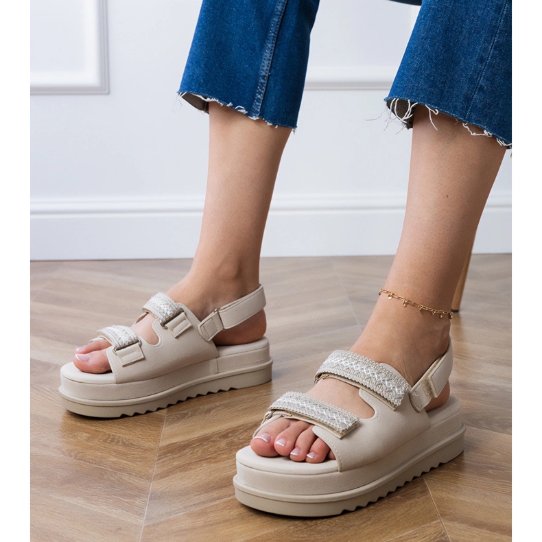 Beige sandals with embroidered stripes on the platform Beige sandals with embroidered stripes on the platform
