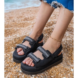 Black sandals with embroidered stripes on the platform