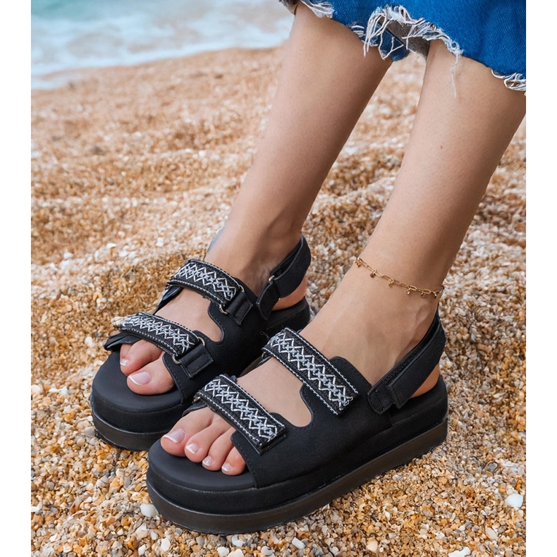 Black sandals with embroidered stripes on the platform