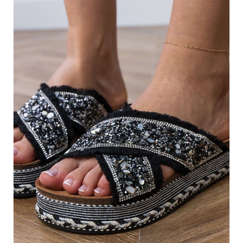 Black flip flops with stripes Black flip flops with stripes