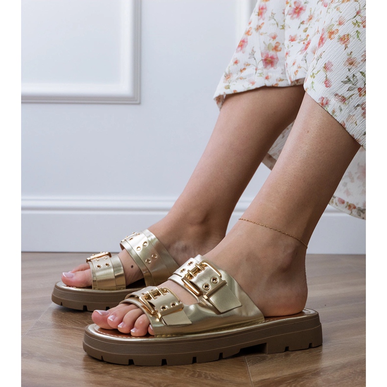 Golden flat flip flops with clamps on stripes