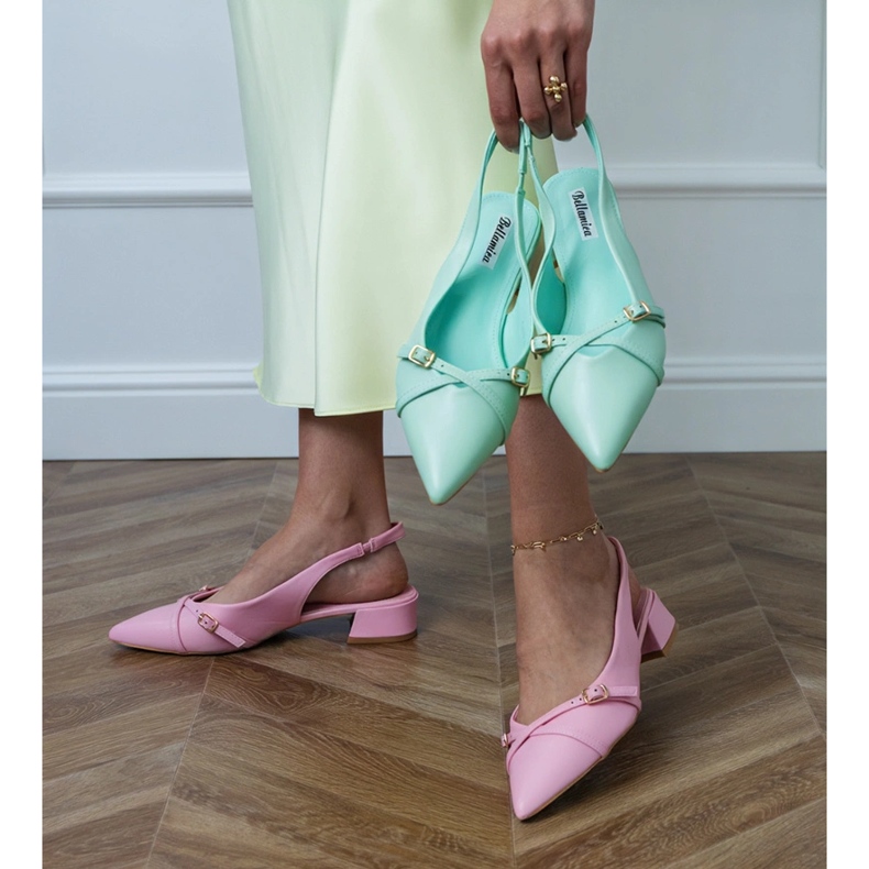 Low -heeled pink pumps with discovered past Low -heeled pink pumps with discovered past