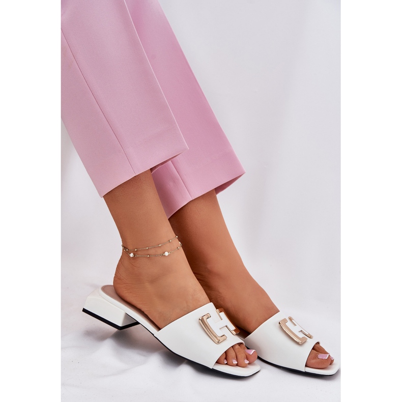 Vinceza Elegant women's slippers on a block with a golden detail Vincez 62229 white Vinceza Elegant women's slippers on a block with a golden detail Vincez 62229 white