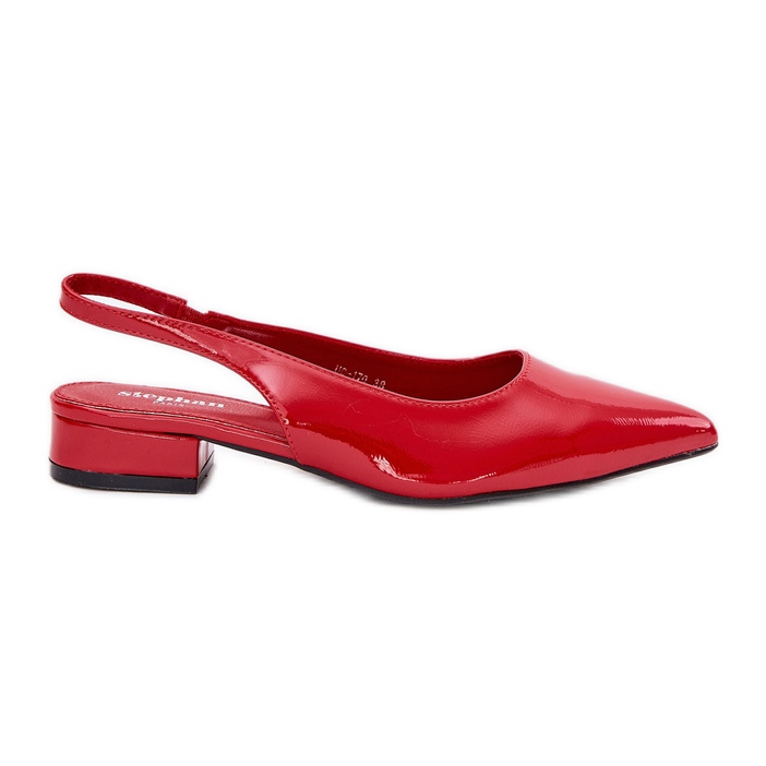 Low -heeled red ballerinas red