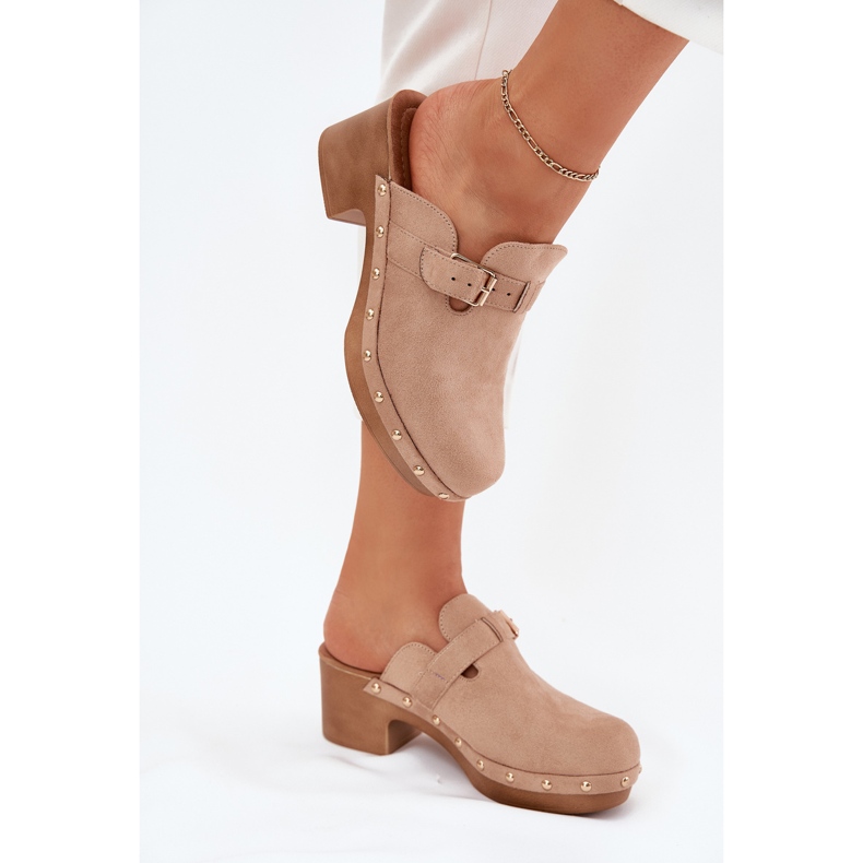 Slippers Women's heels with a buckle beige
