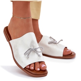 EVento Flat -heeled women's flip flops with a decorative silver binding