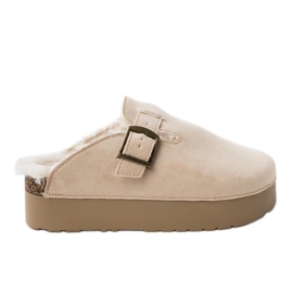Beige flip -flops built with fur