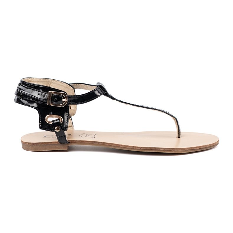 Black flat sandals in the style of Japanese