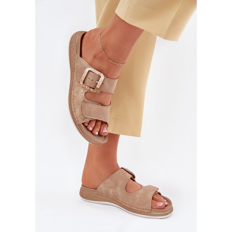 Women's flip flops with a buckle and Velcro inblu MK000013 beige Women's flip flops with a buckle and Velcro inblu MK000013 beige