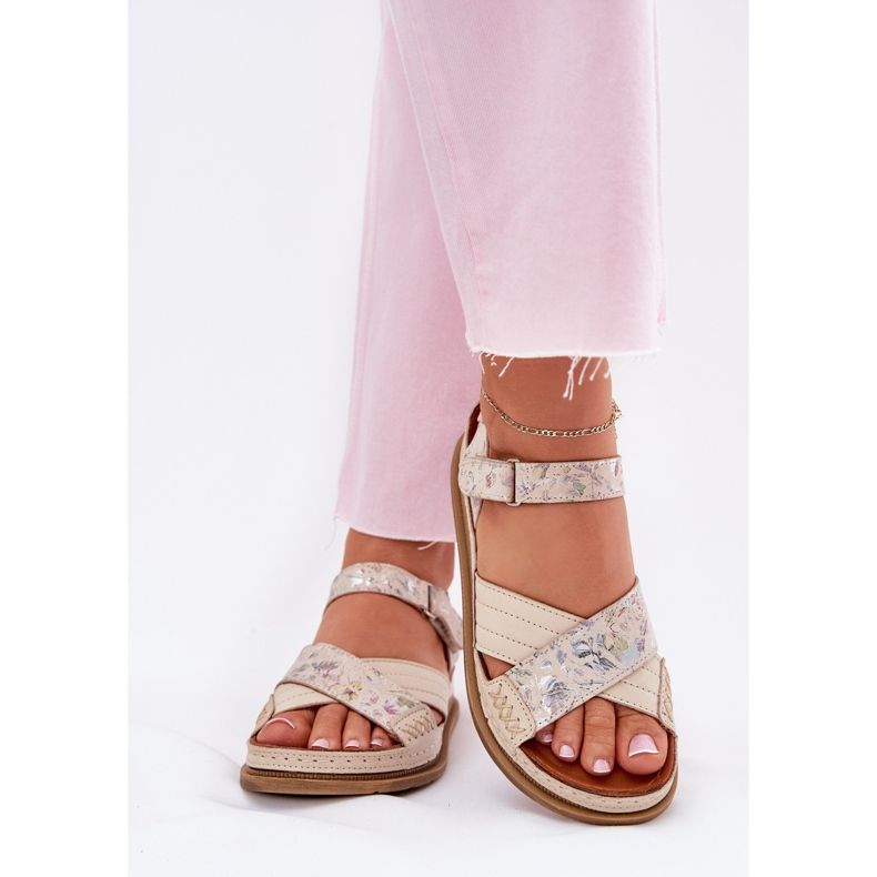 Women's leather sandals on the Maciejka L7064-37 Ecru platform beige