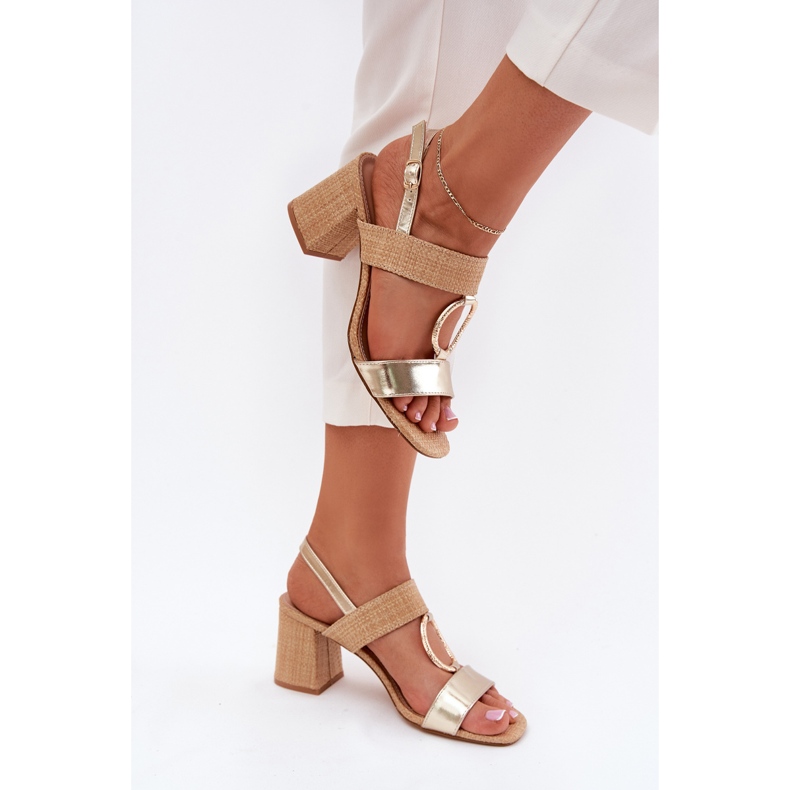 Sandals on the barb golden