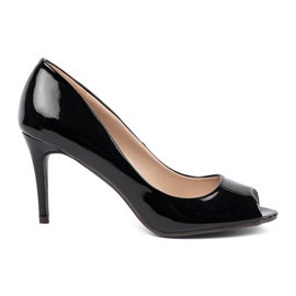 Seastar Black varnished pumps with bare fingers