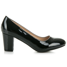 Black pumps