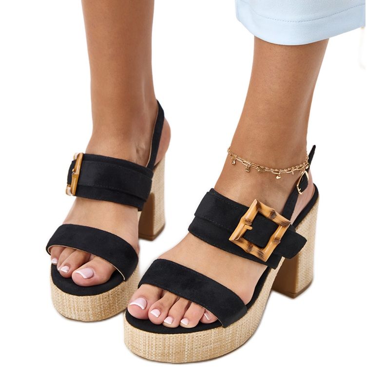 Black sandals on the post decorated with Elevira clamp