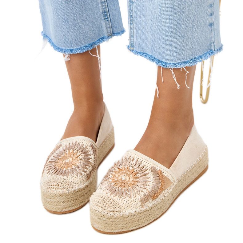 Beige espadrilles with embroidery on the Lorin platform Beige espadrilles with embroidery on the Lorin platform