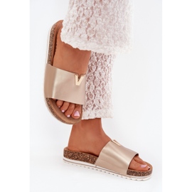 Boto Women's flip flops on a cork platform with a decorative detail of gold Vessira golden Boto Women's flip flops on a cork platform with a decorative detail of gold Vessira golden