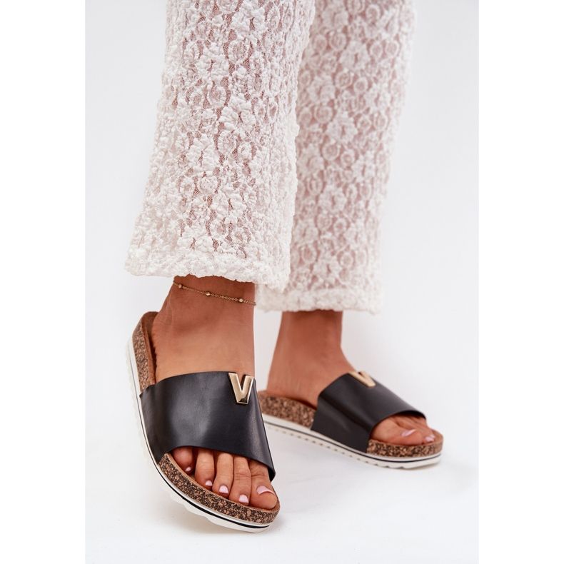 Boto Women's flip flops on a cork platform with a decorative detail black vessira