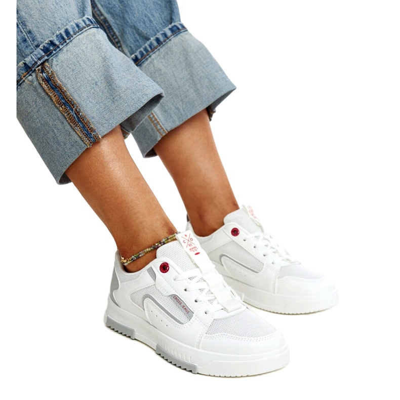 Women's white sports sneakers cross jeans