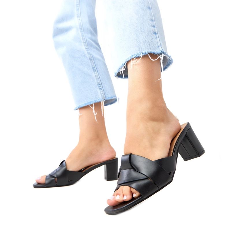 Black classic flip flops on the Risana eco -leather post