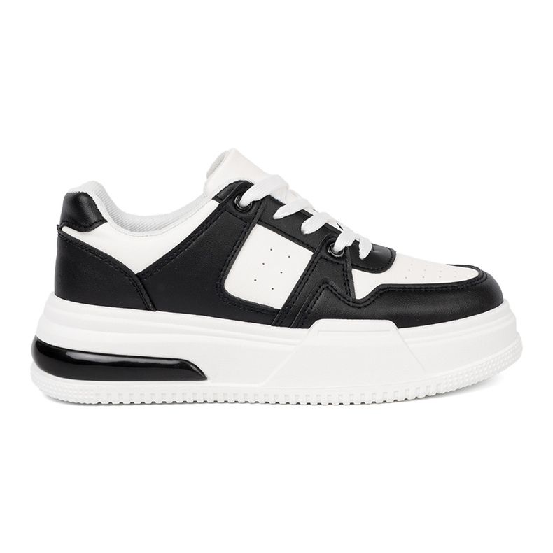 Shelvt Stylish black and white sneakers with a thick sole Shelvt Stylish black and white sneakers with a thick sole