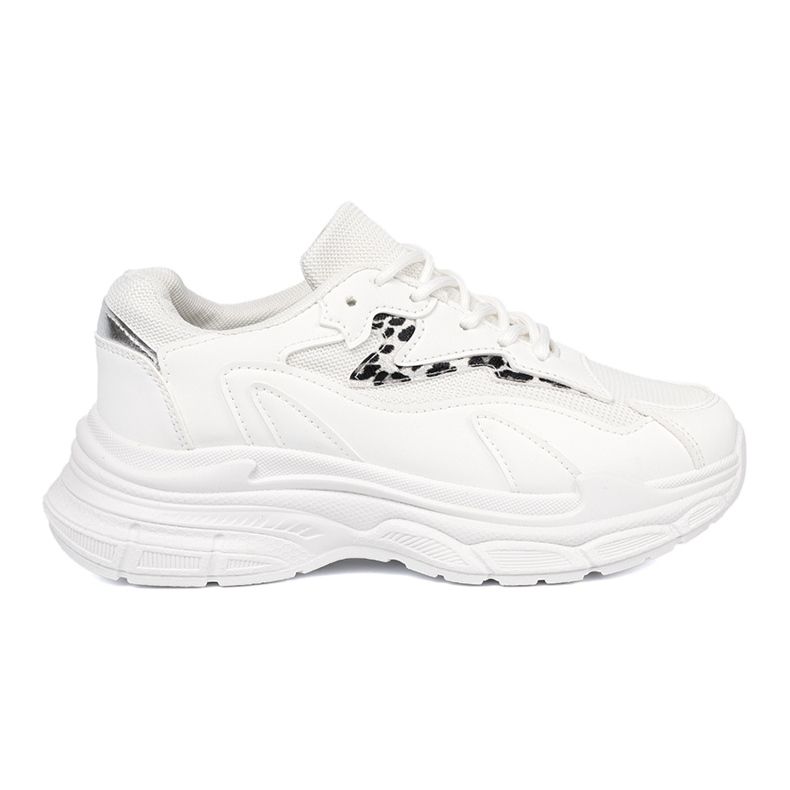 Shelvt White sports shoes with a decorative accent Shelvt White sports shoes with a decorative accent