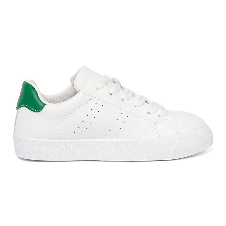 Shelvt Classic white sneakers with a green accent Shelvt Classic white sneakers with a green accent