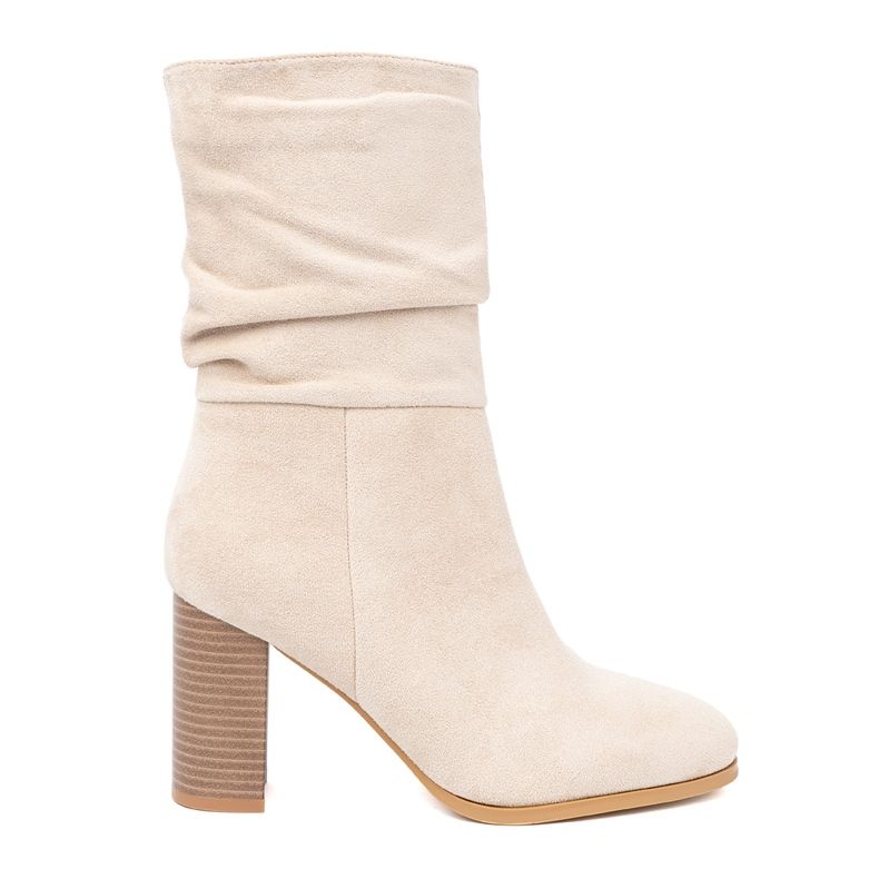 Shelvt Light beige boots with a crinkled upper and heel