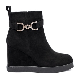 Shelvt Black suede boots with an elegant clamp Shelvt Black suede boots with an elegant clamp