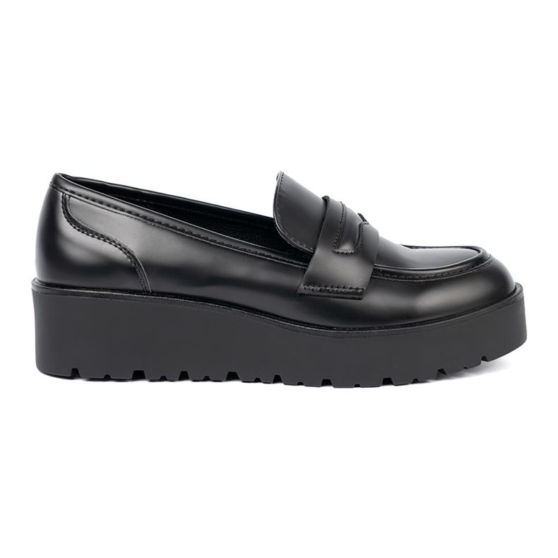 Shelvt Elegant black loafers on a thick sole