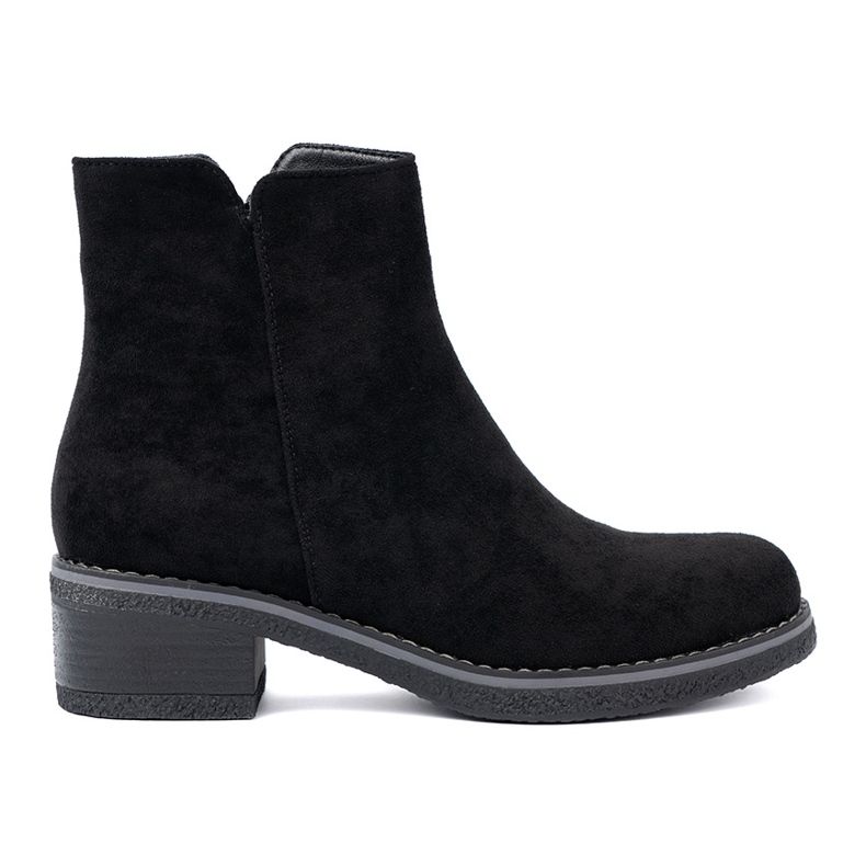 Shelvt Simple black boots with a comfortable heel