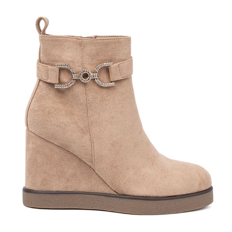 Shelvt Beige boots on a wedge with a decorative buckle