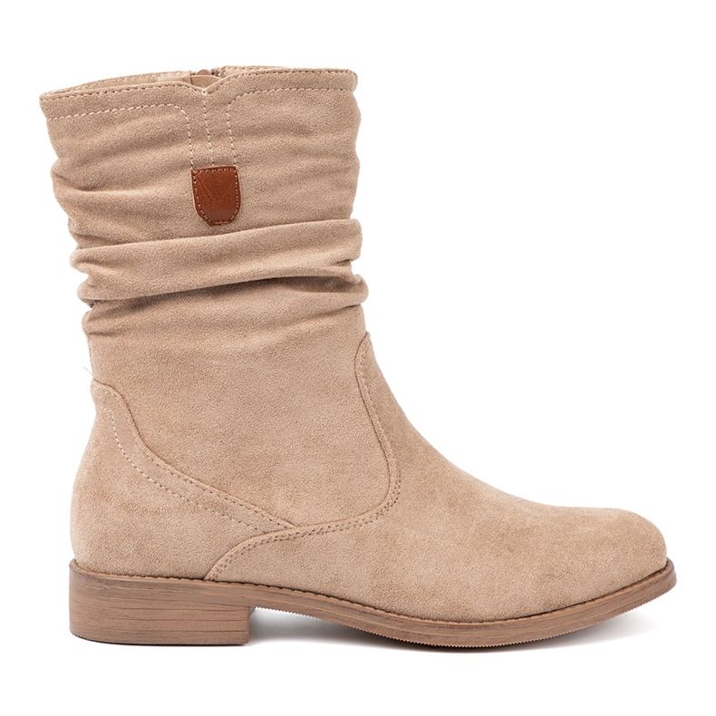 Shelvt Beige boots with a crinkled upper