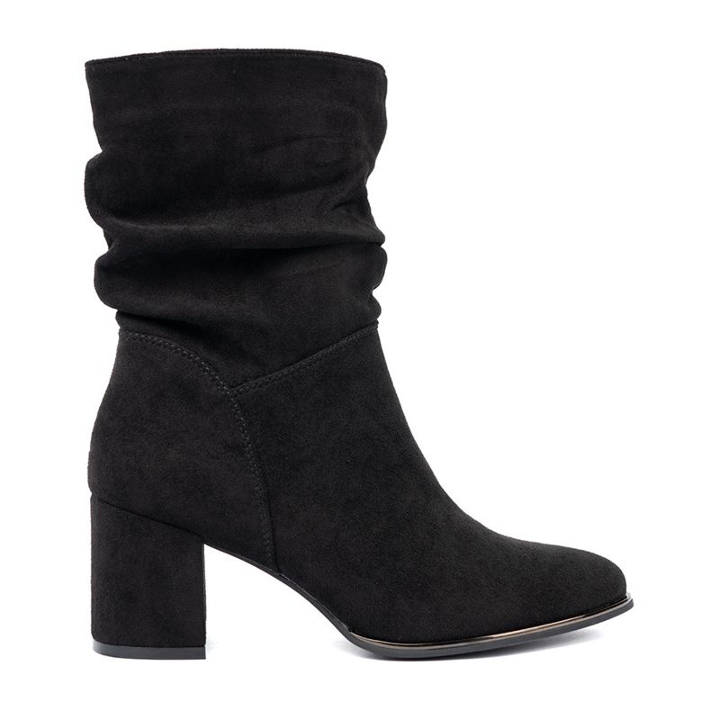 Shelvt Black suede boots with elegant wrinkling