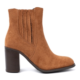 Shelvt Caramel boots on the ecological suede post