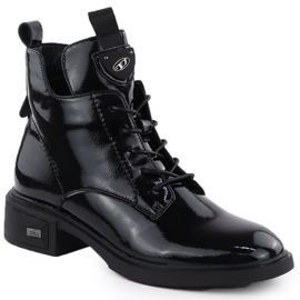 Leather varnished boots on the black vinceza 26-39954 Leather varnished boots on the black vinceza 26-39954