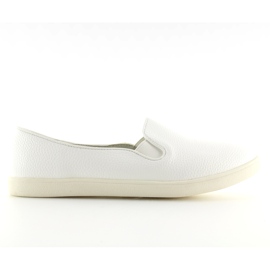Slip-on almond toe caps A910 White Slip-on almond toe caps A910 White