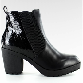 Boots with lacquered back 99-82 Black Boots with lacquered back 99-82 Black
