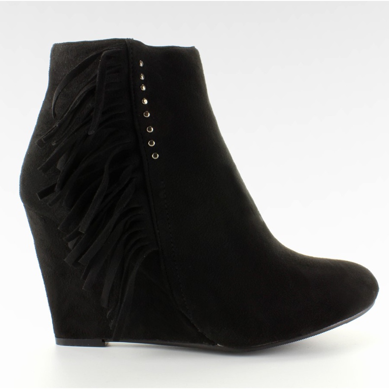 Suede boots on a wedge with fringes Black