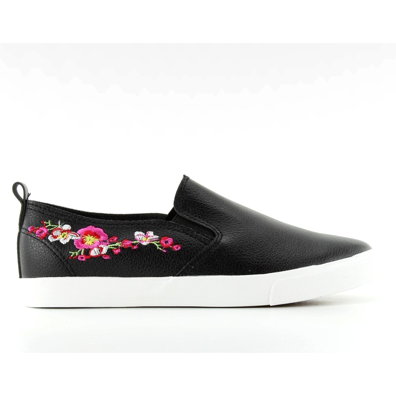 Slipons with delicate embroidery g1204a Black