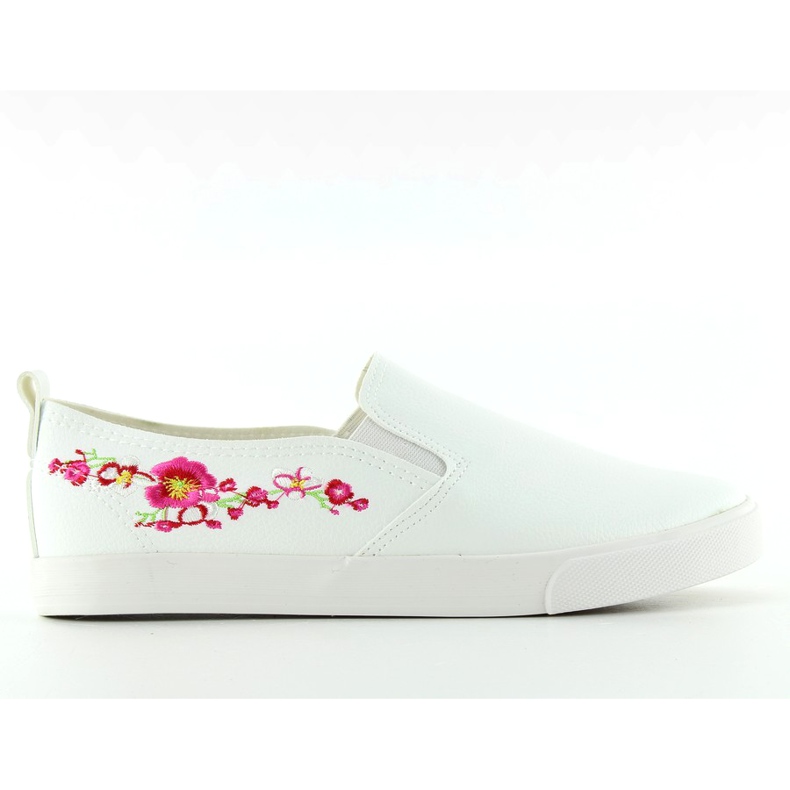 Slipons with delicate embroidery g1204a White